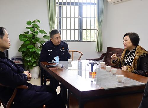 加强党建共建，亲昵警企关系